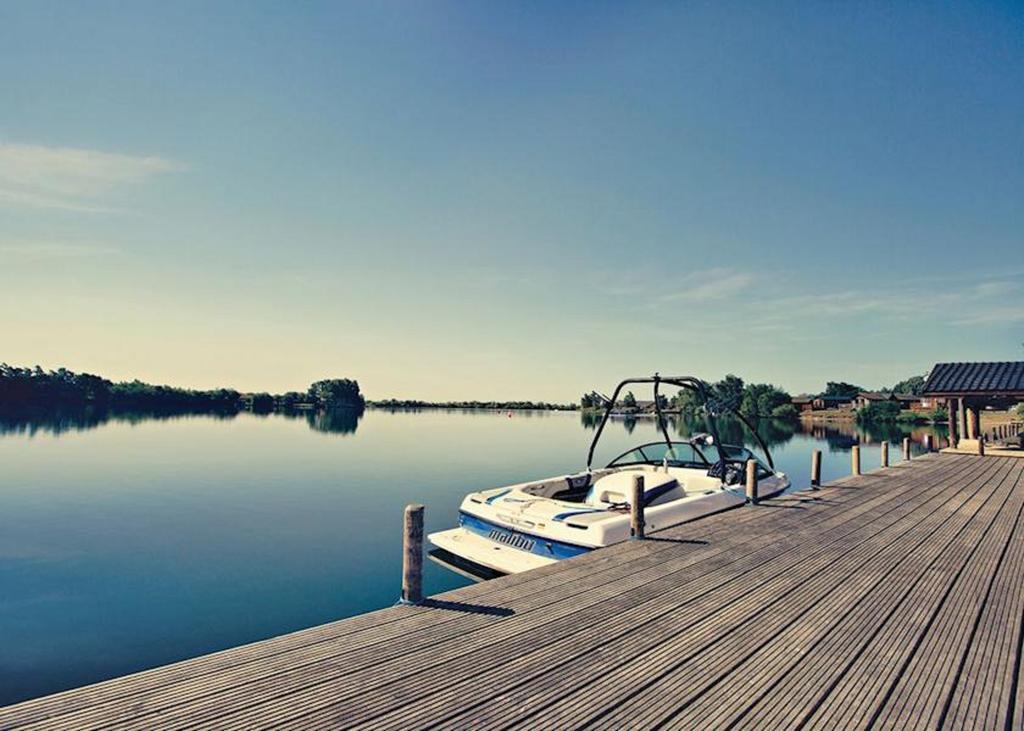 Tattershall Lakes Hotel Exterior photo